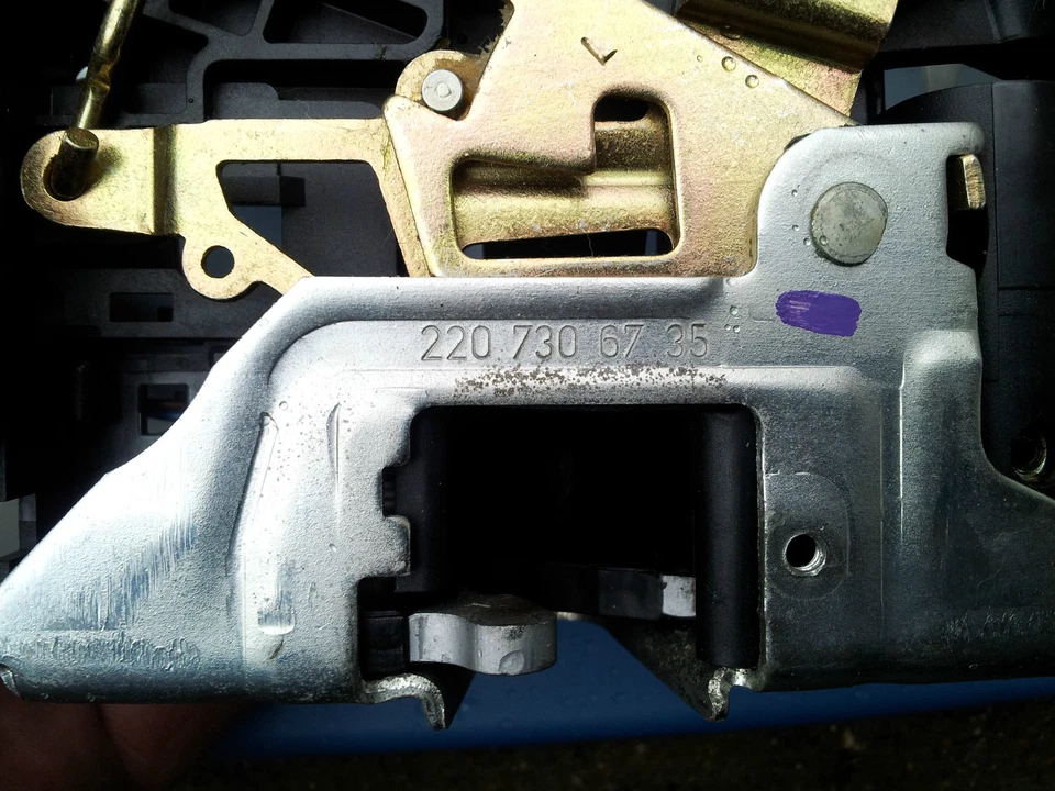Mercedes-Benz W220 S430 S500 1999 01 02 actuador cerradura puerta trasera izquierda 2207306735 Foto 2 de 2