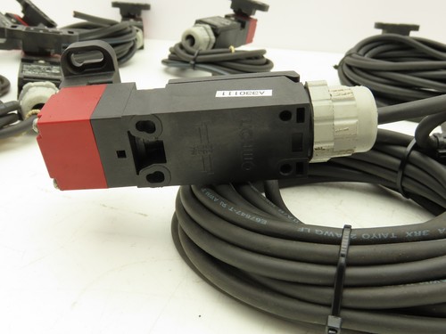 Omron D4NS-2BF Safety Door Switch 3A 240VAC/0.27A 250VDC Lot of 11 - Picture 5 of 8