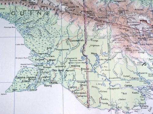 1958 VINTAGE MAP OF PAPUA NEW GUINEA AND SOLOMON ISLANDS / SCALE 1:5,000,000 - Picture 4 of 13