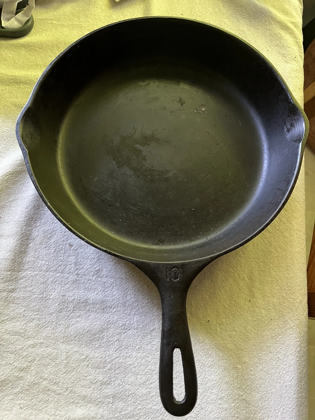 Vintage Cast Iron Unmarked Skillet 11.5"