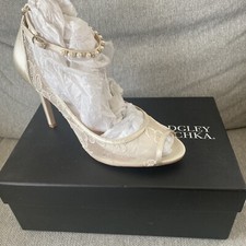 Badgley Mischka Lesley Ivory Strappy BNIB Size 8 1/2 Bridesmaid Or Mother Of Br