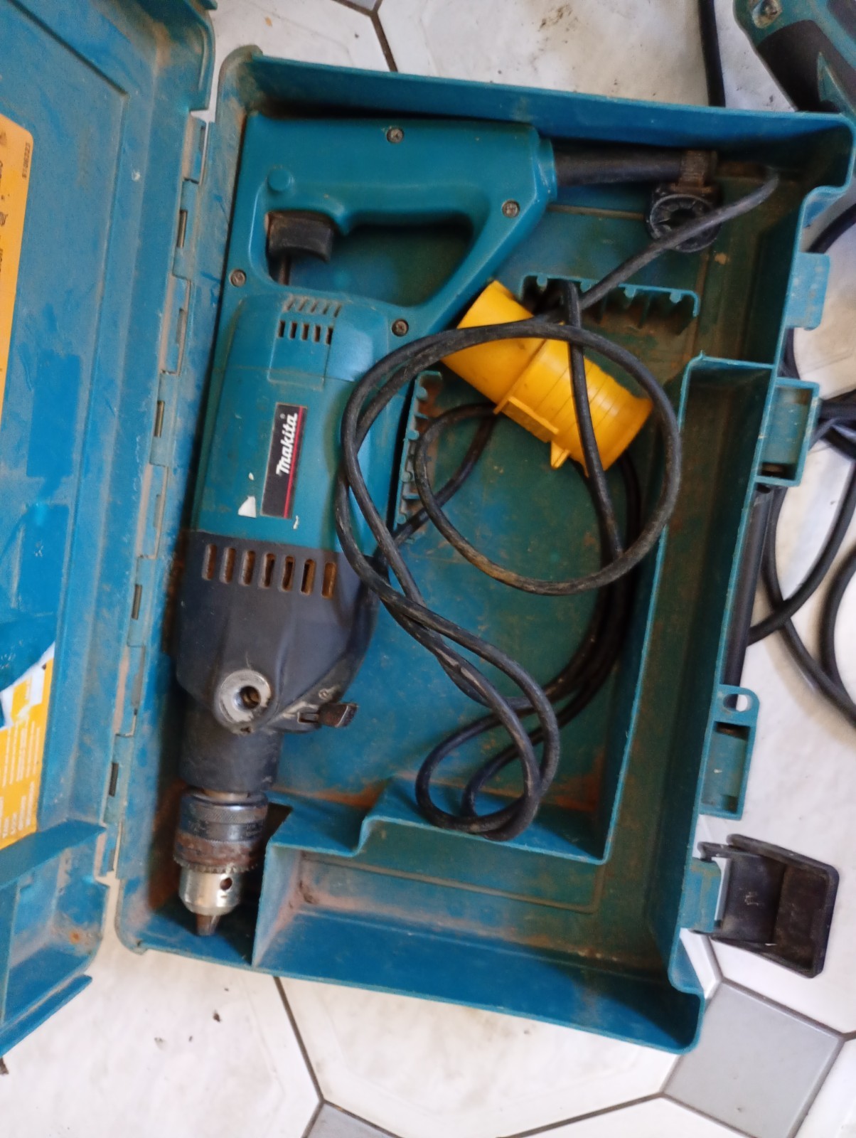 Makita 8406 110v diamond core drill with carry case