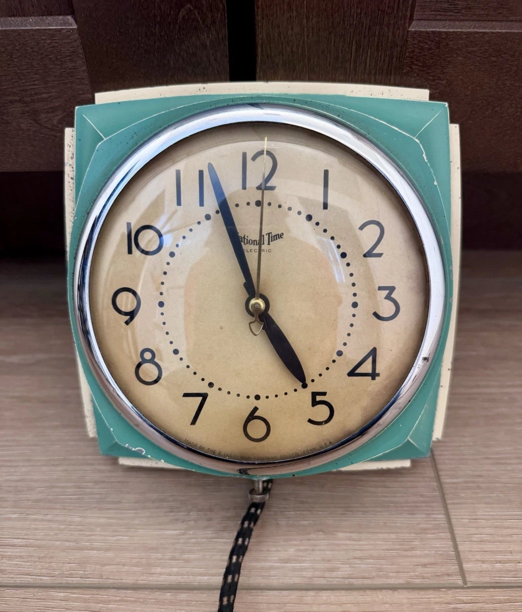 Vintage Ingraham Clock In Collectible Wall Clocks 1930-1969 for