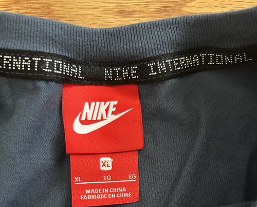 Nike International Tokyo Mens XL Blue Shirt Long Sleeves Crew Neck GUC - Picture 4 of 6