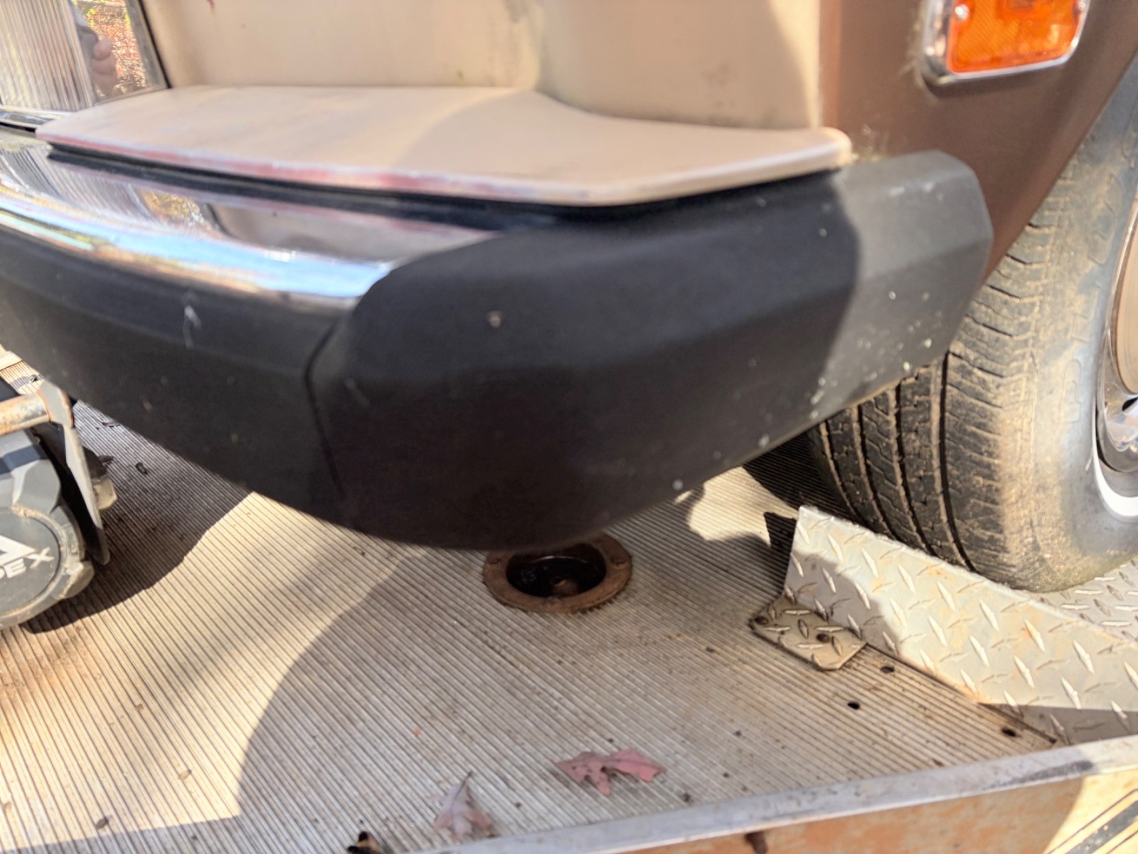 ROLLS ROYCE CORNICHE SHADOW BENTLEY LEFT FAIRING. WORLDS LARGEST USED INVENTORY