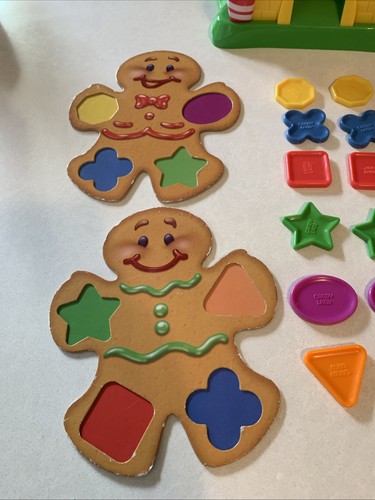 Hasbro Candyland castle Game with castle, gingerbread people and tokens shown - Picture 2 of 9