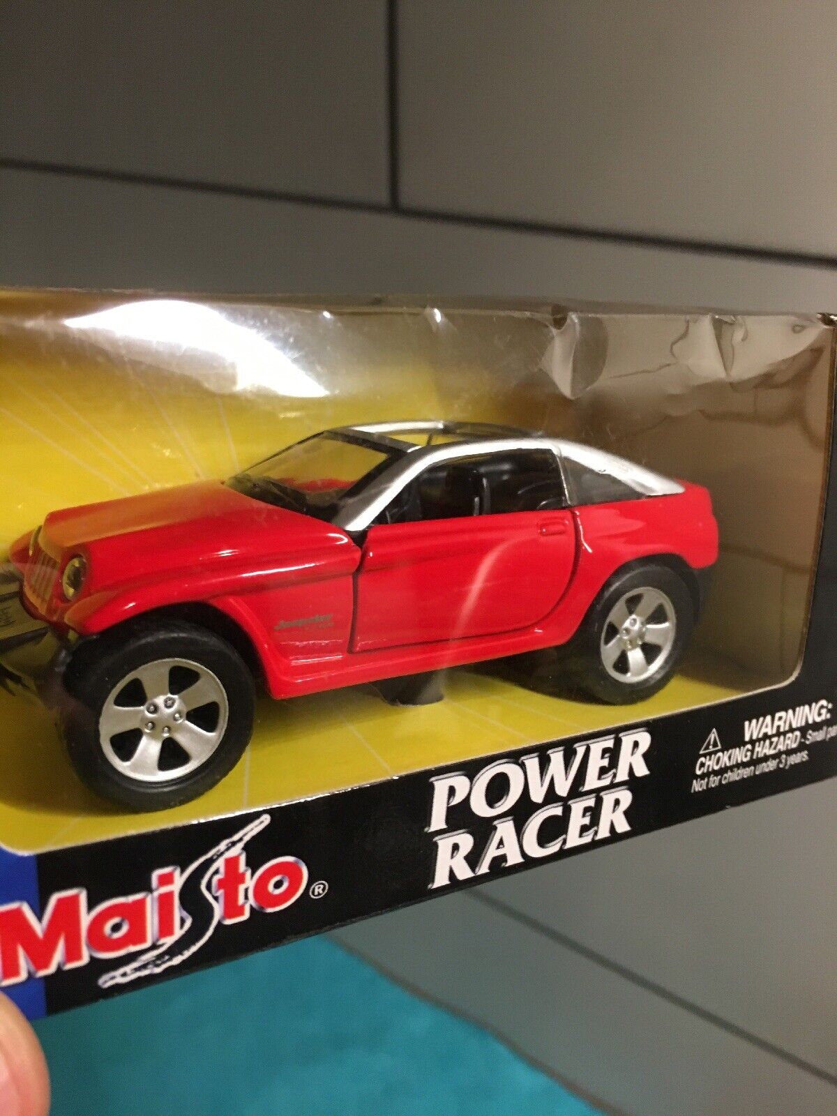 Road & Track Maisto Power Racer Red Jeep Jeepster 2001