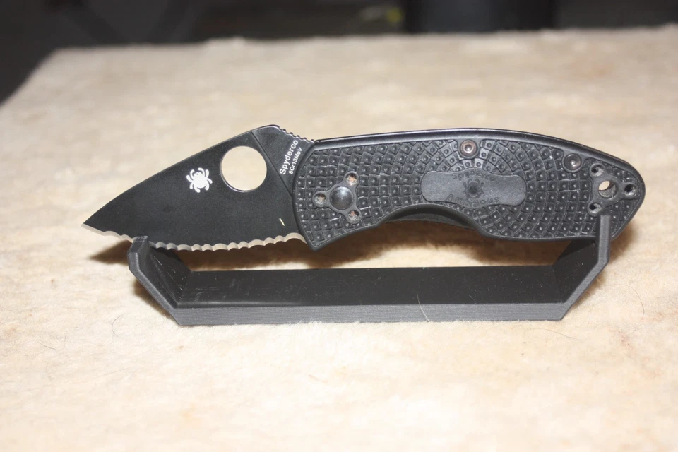 Spyderco Ambitious Serrated Near Mint Never Carried - Image 2 of 4