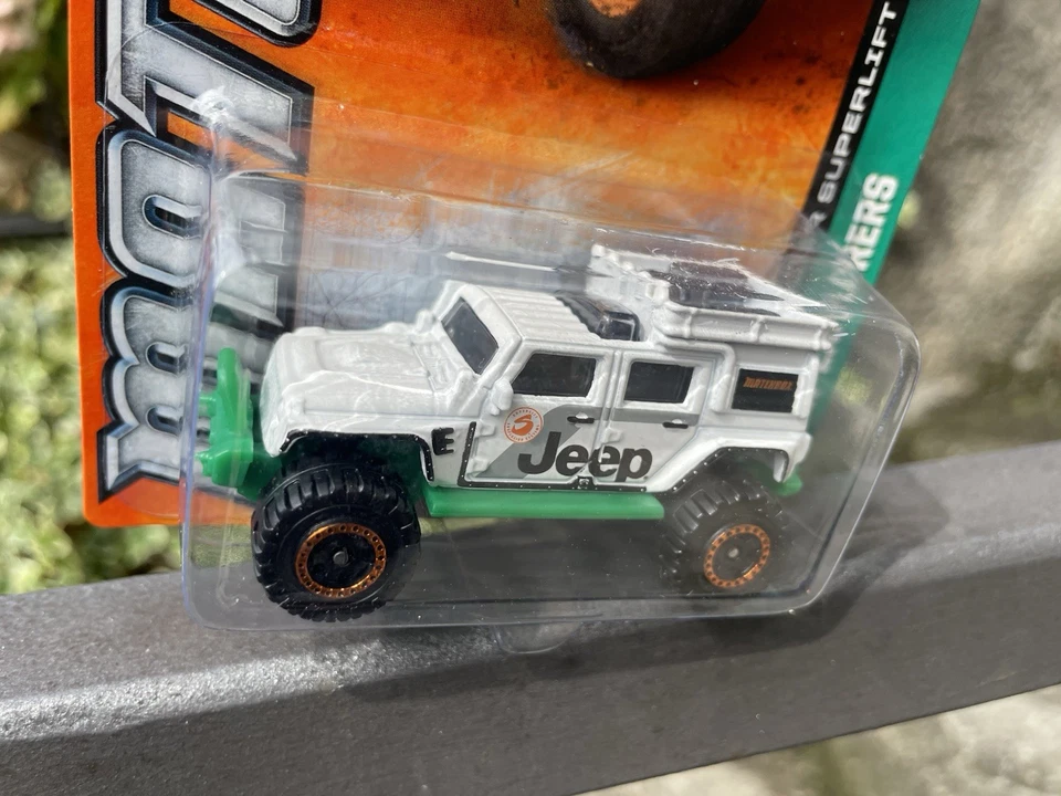 1:64 MATCHBOX JEEP WRANGLER SUPERLIFT MBX EXPLORERS - Immagine 2 di 4