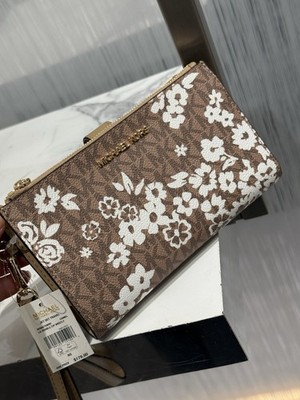 MICHAEL KORS Jet Set Travel Large Printed Signature Logo Wristlet