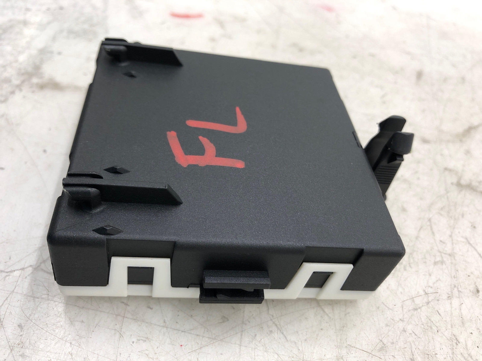 2019-2023 ASTON MARTIN VANTAGE LEFT FRONT DOOR CONTROL MODULE 2229001414 OEM
