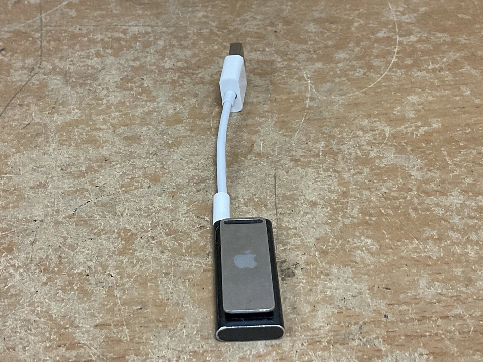 Apple iPod Shuffle Clip-On MP3 Player 2GB Portable Music Audio - Image 2 of 4