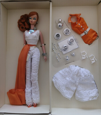 BARBIE HOLYWOOD HOSTESS DE 2007 SILKSTONE COLLECTION FASHION MODEL K7900 NRFB
