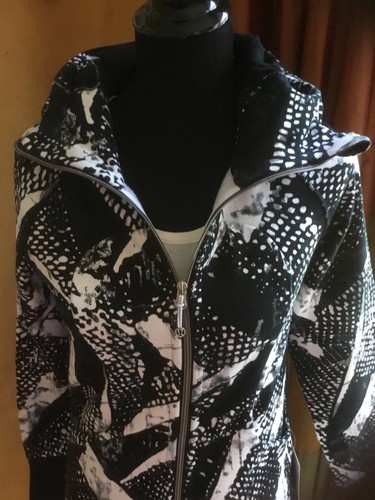 Lululemon Scuba Hoodie III Jacket SMWK/BLK (Black/white print) 6 8 10 12 NWT - Picture 2 of 7
