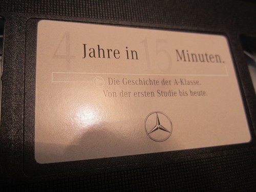 VIDEOCASSETTA MERCEDES-BENZ CLASSE A LANCIO 1997 con LETTERA DI PRESENTAZIONE W168 - Foto 10 di 15