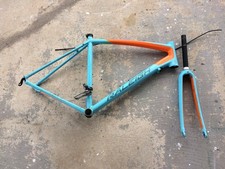 Cuadro de bicicleta de carretera Raleigh Revere 1 55 cm 6061 aluminio viaje, grava, cruz
