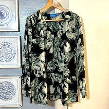 Simply Vera Vera Wang Women’s Ruffle Hem Black and Green Patterned Blouse Size L