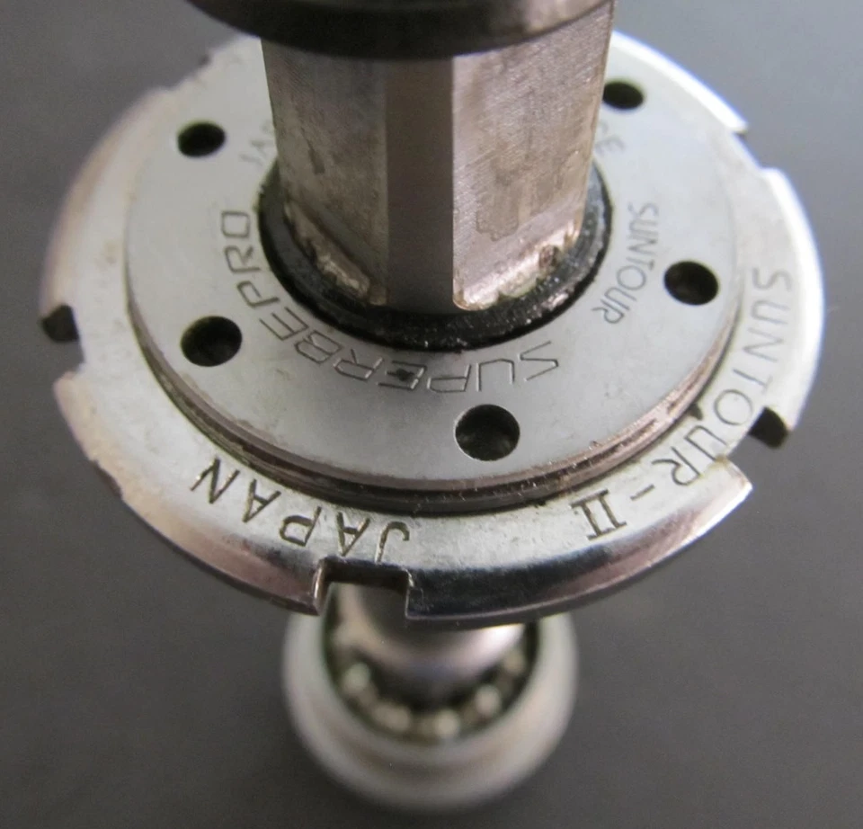 Soporte inferior SunTour Superbe - 113 mm, 68 mm (68-W), 1,37 X 24 BSA Foto 4 de 4