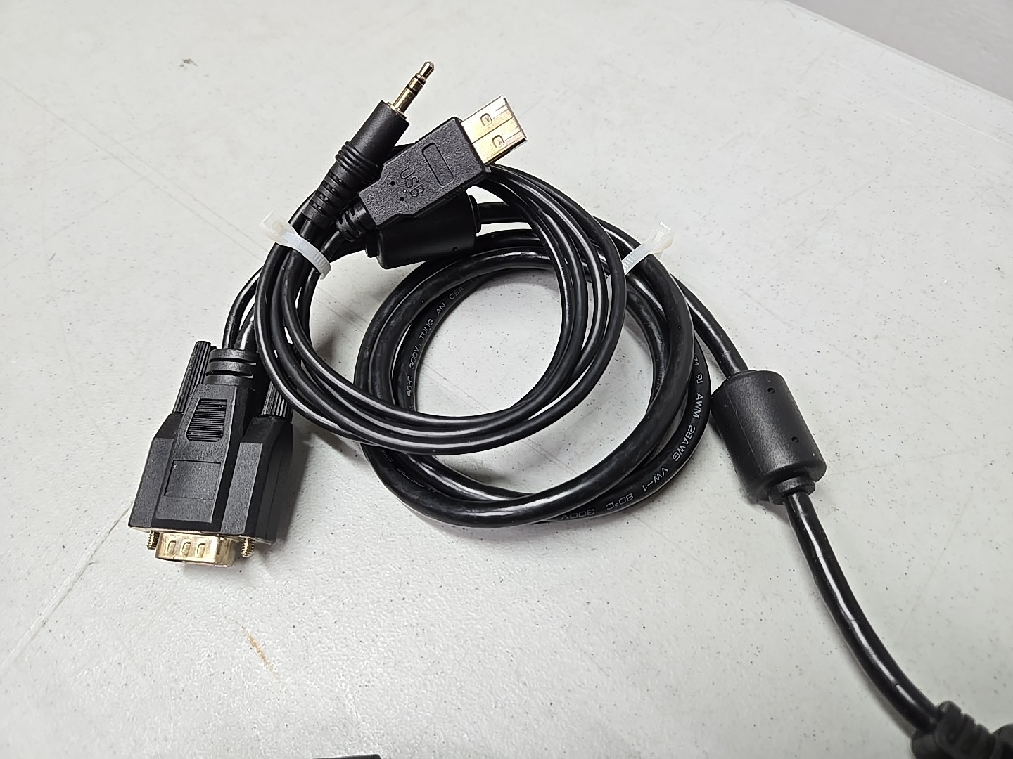 Sewell Direct PC to TV Converter SW-23000 High Quality VGC Switch w/ VGA Cable