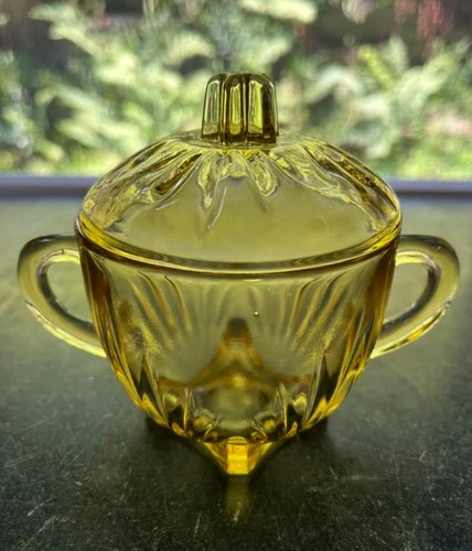 HTF  Sun-Gold Depression Federal Glass "Star" Pattern Sugar Bowl with Lid 4”T