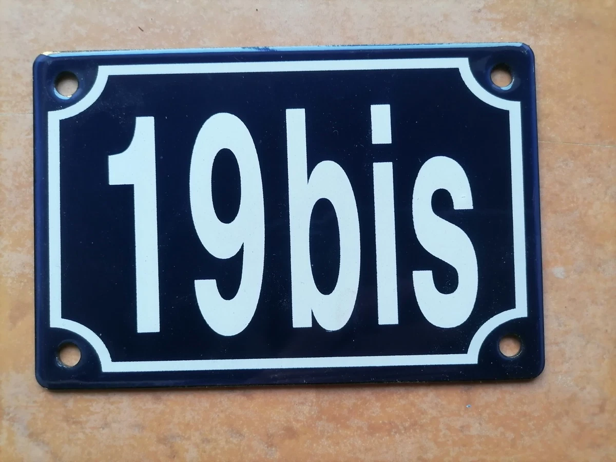 Petite Plaque Émaillée Ancienne Numérotée 46 - FR