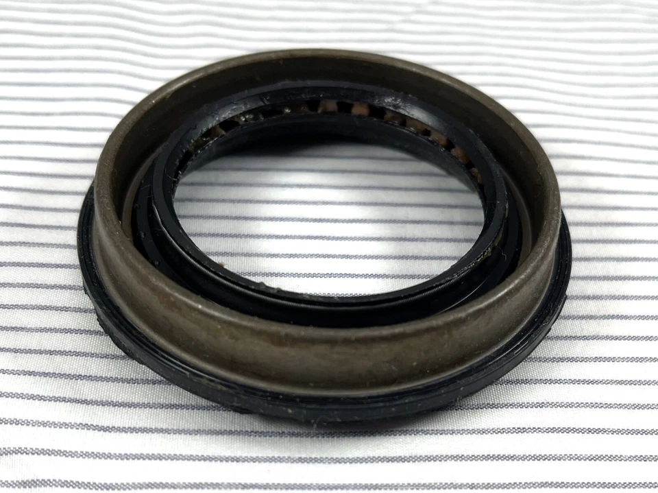 Sello de rueda CR/SKF 19095 para camioneta Nissan SUV selecta 1986-2004 Foto 3 de 4