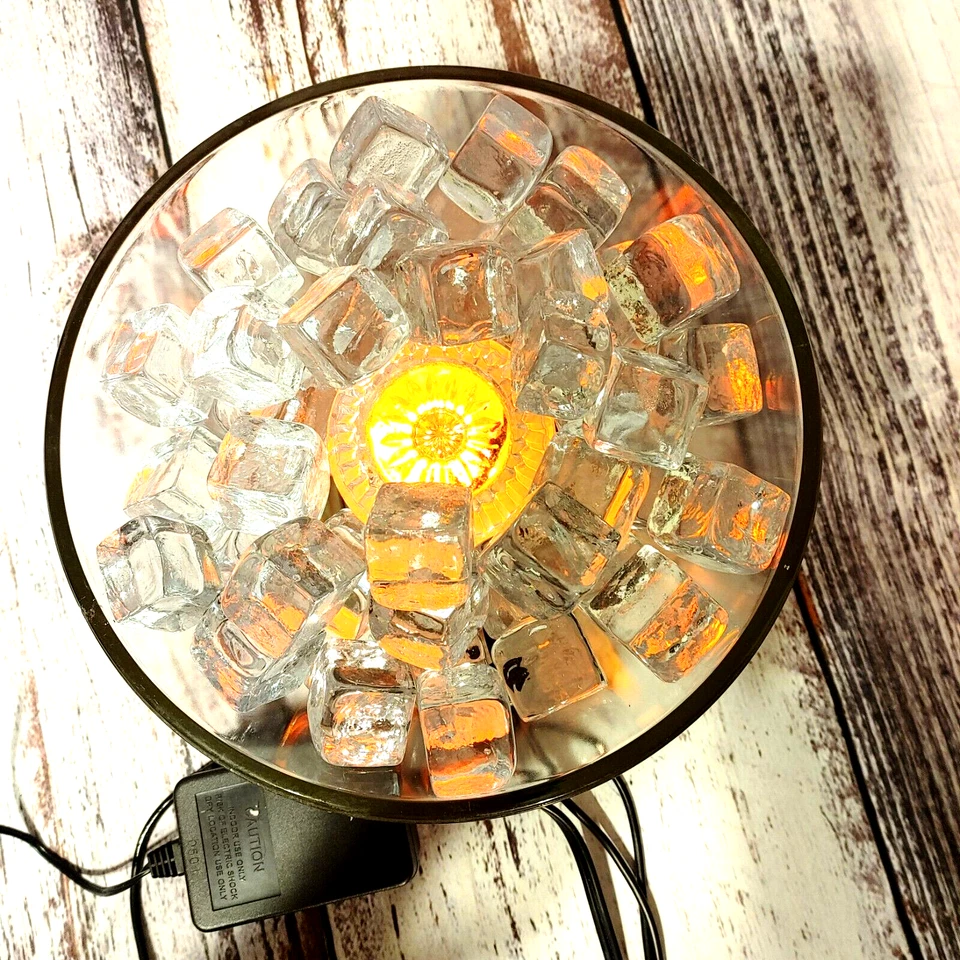 Cuenco de vidrio con cubitos de hielo simulados de 1 x 1 x 1 pulgada de vidrio. Tiene efectos de luz giratoria. Foto 4 de 4