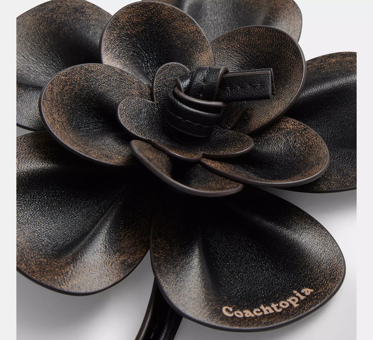 COACH 花型レザー チャーム 黒 ピンク NWT Coach Coachtopia Rose Flower Bag Charm Upcrafted Black Leather