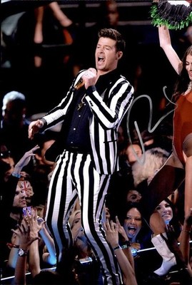 Robin Thicke Authentic signed rock 10x15 photo W/Cert Autographed 127b2