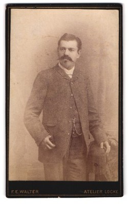 Fotografie Atelier Locke, Dresden, Gewandhaus-Str. 2, Bürgerlicher Herr im Anzu 
