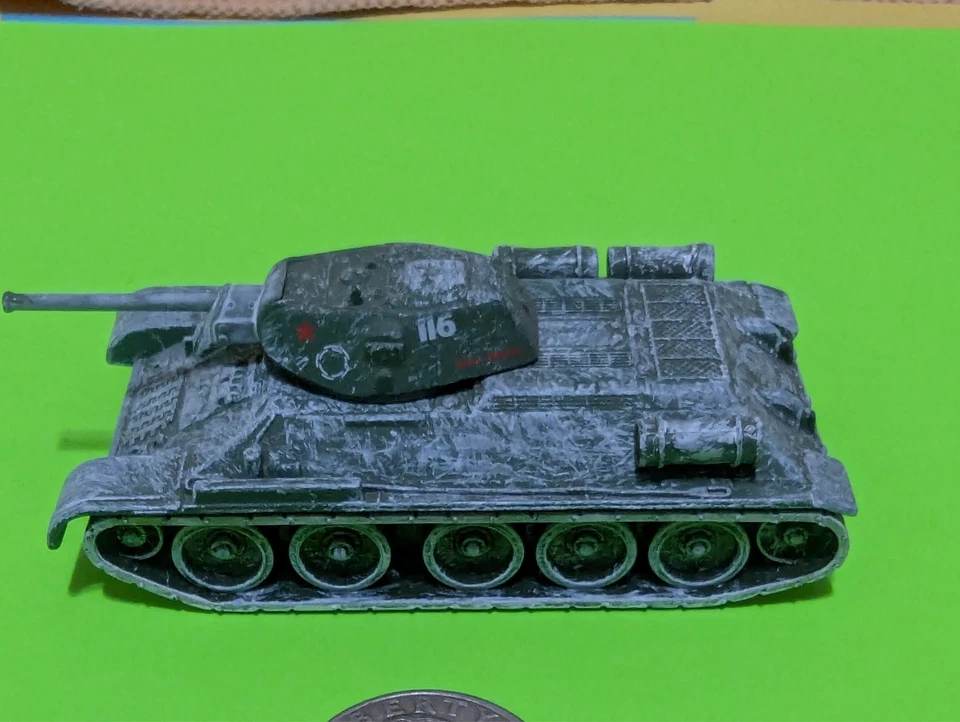 Corgi Fighting Machines WWII Russian Army T-34 Tank 1/72? Scale Diecast 3" Long - Image 2 of 4