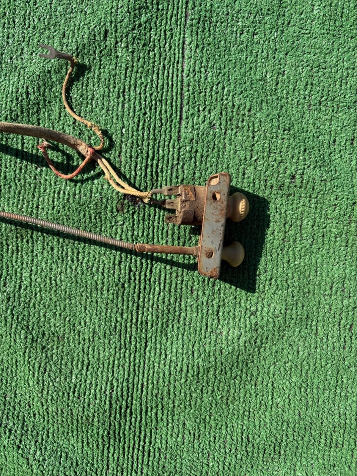 1946 1947 1948 Ford underdash housing with heater switch 46 47 48 - Imagem 2 de 4