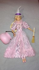 Barbie Mattel Puppe Halloween Hexe rosa mit Kleidung Kessel Besen witch P298