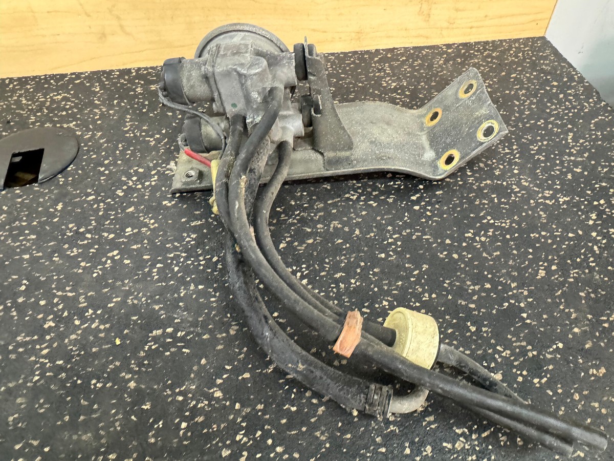 1982-1983 Datsun 280zx Turbo MT Vacuum Motor Pump Solenoid