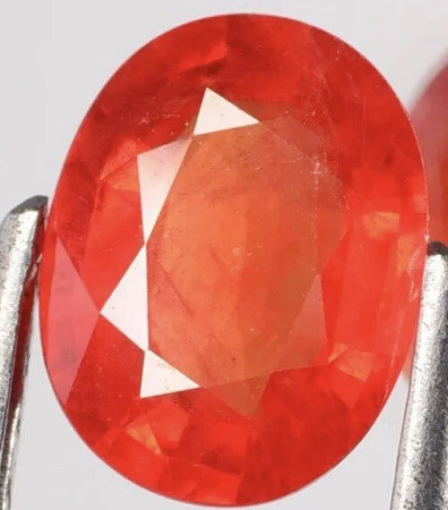 Saphir Songea 2.41 cts : évitez les pierres synthétiques avec cette gemme certifiée