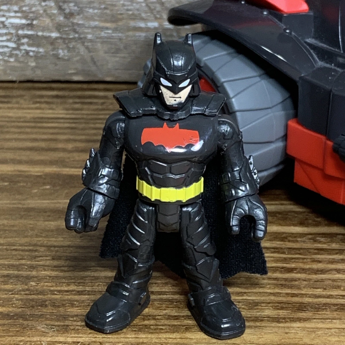 Imaginext DC Super Friends Ninja Armor Batmobile Batman Action