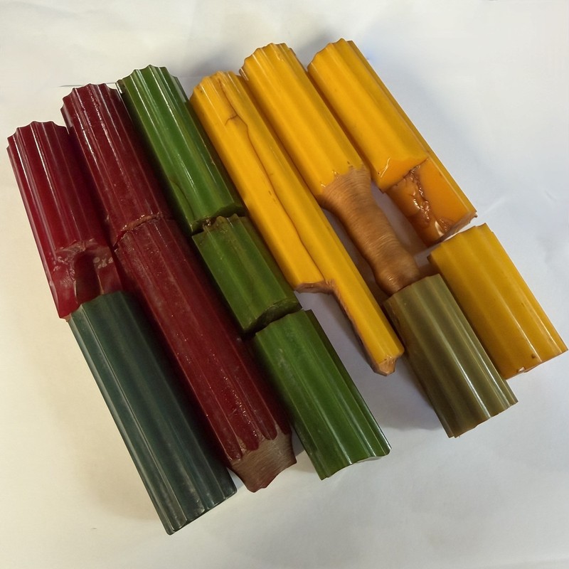 AS FOUND VINTAGE RIBBED YELLOW GREEN RED BLUE BAKELITE CATALIN ROD LOT-594 GRAMS