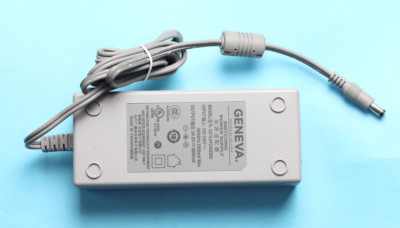 Switching Power Supply GENEVA S075AP2400300 AC Apapter 24V 3000mA