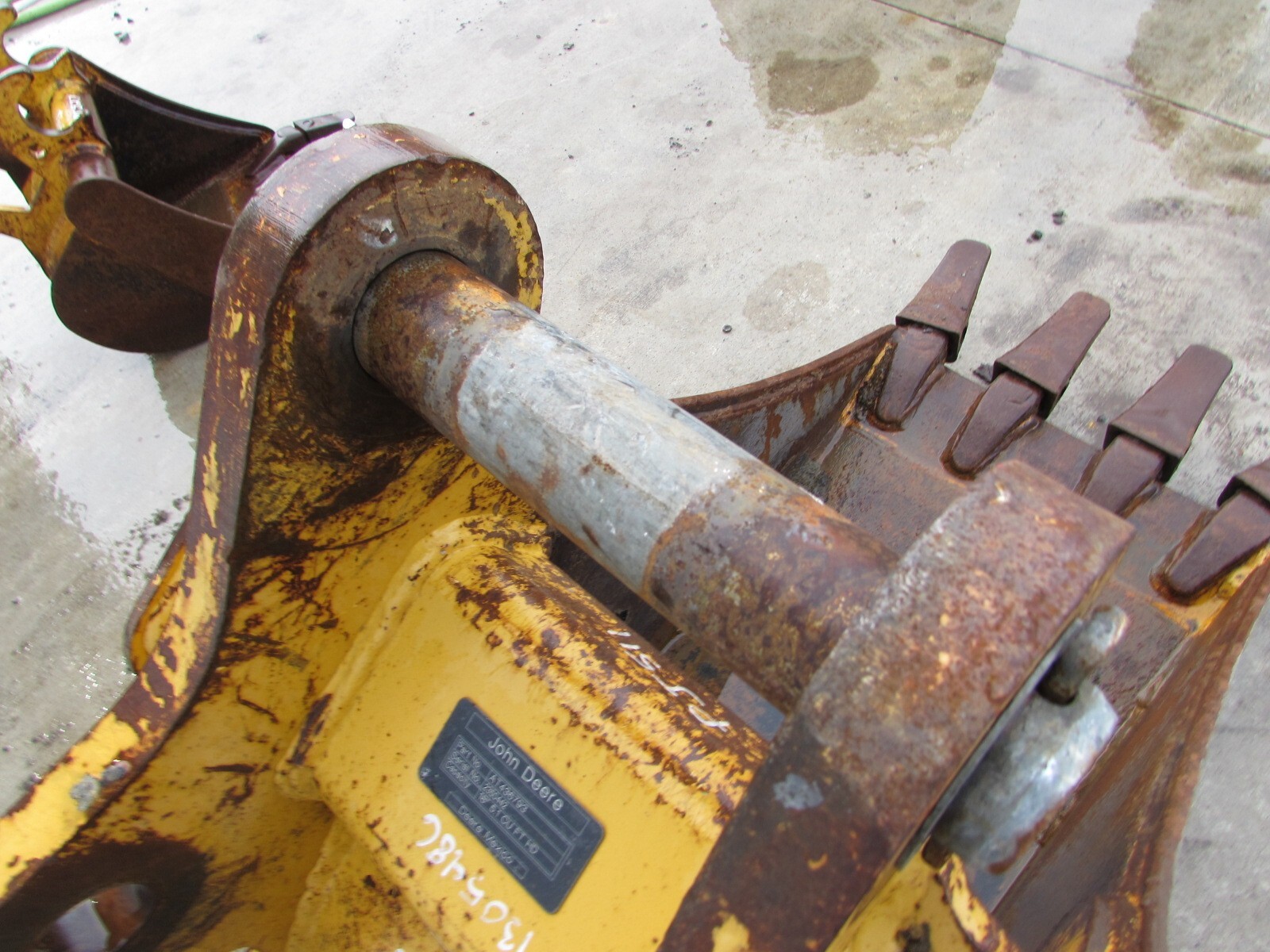 USED GENUINE JOHN DEERE 18" TOOTH BUCKET FITS MODEL 310 410 BACKHOES AT436793 eBay