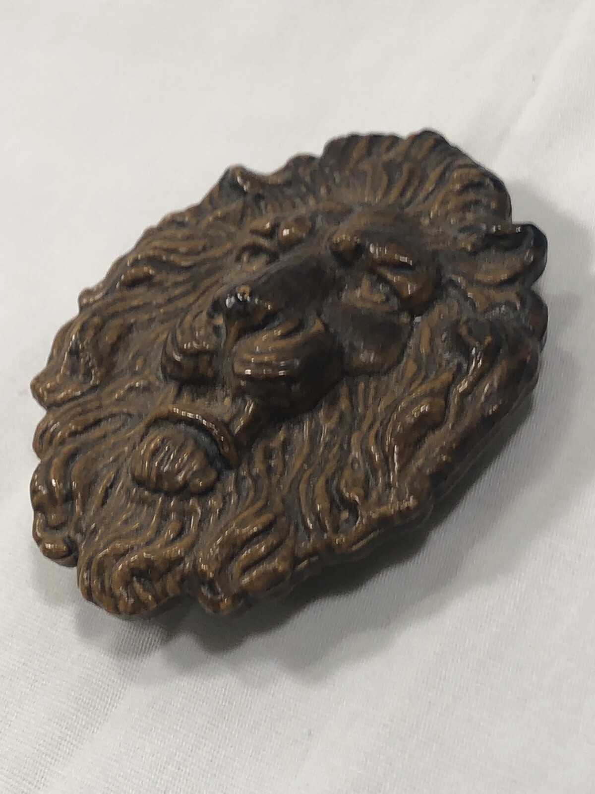 1970s LARGE PLASTIC LION HEAD BELT BUCKLE Gem