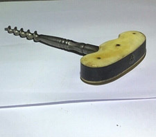 Antique vintage corkscrew a strappo del 1800 con manico rivestito in osso.