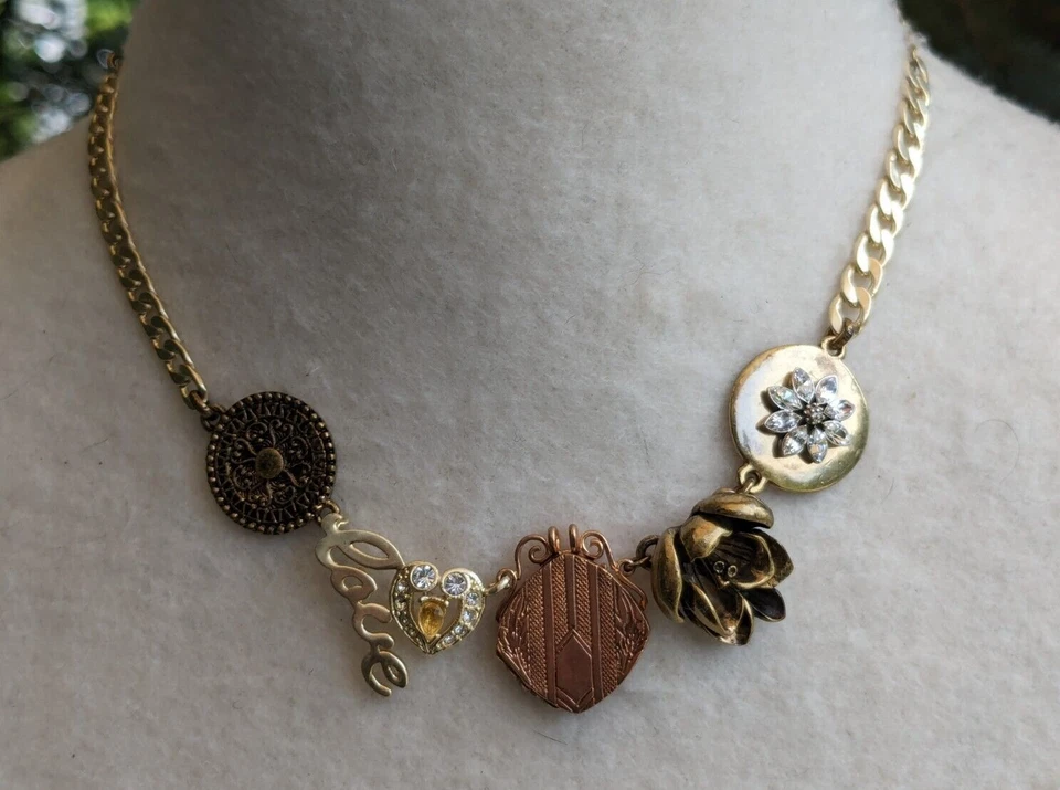 Collar Amor Fósil Vintage con Medallón y Flores 17" Foto 4 de 4