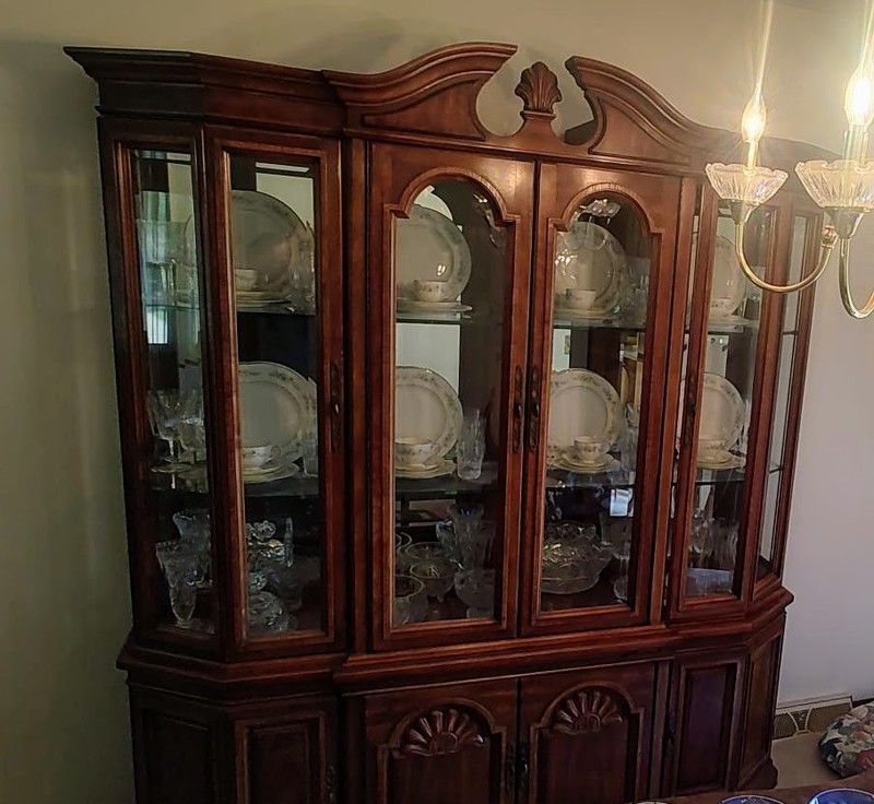 Bernhardt TraditBrown Wood & Glass China Cabinet Hutch, 4 Glass Doors, Shelves