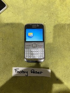 Nokia E5-00 RM-632 Smartphone QWERTY 5MP Kamera silber