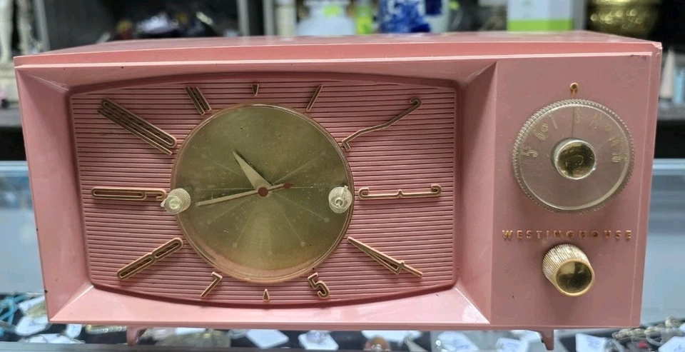 Rádio relógio AM tubo vintage Westinghouse modelo 671T5 rosa 1959 arte MCM - Imagem 2 de 4