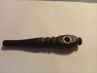 Petit porte pipe et pipe de collection en bois sculpté objet du fumeur