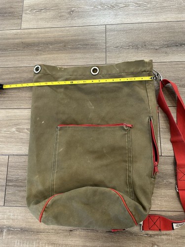 Vintage High Sierra Duffle one sling bag size 24 X 18X 18 - Picture 8 of 9
