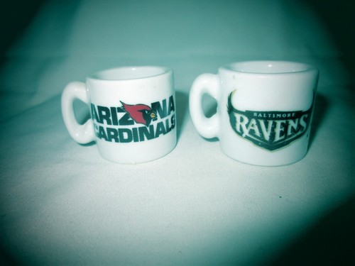 NFL mini Ceramic collectible mugs 1 Inch New, 16 mugs. 1 sponge bob squirrel. - Picture 11 of 12