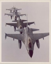GENERAL DYNAMICS F-16 FIGHTING FALCON FORMATION ORIGINAL MANUFACTURERS PHOTO 103
