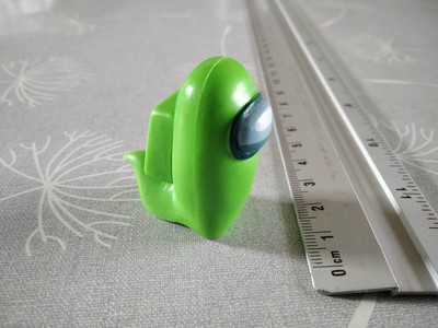 figurine AMONG US - tomy  - innersloth  TOIKIDO - vert avec une queue de lézard